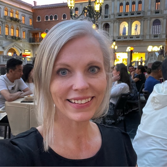 Meet your Posher, Lynn - Picture 3 of 6